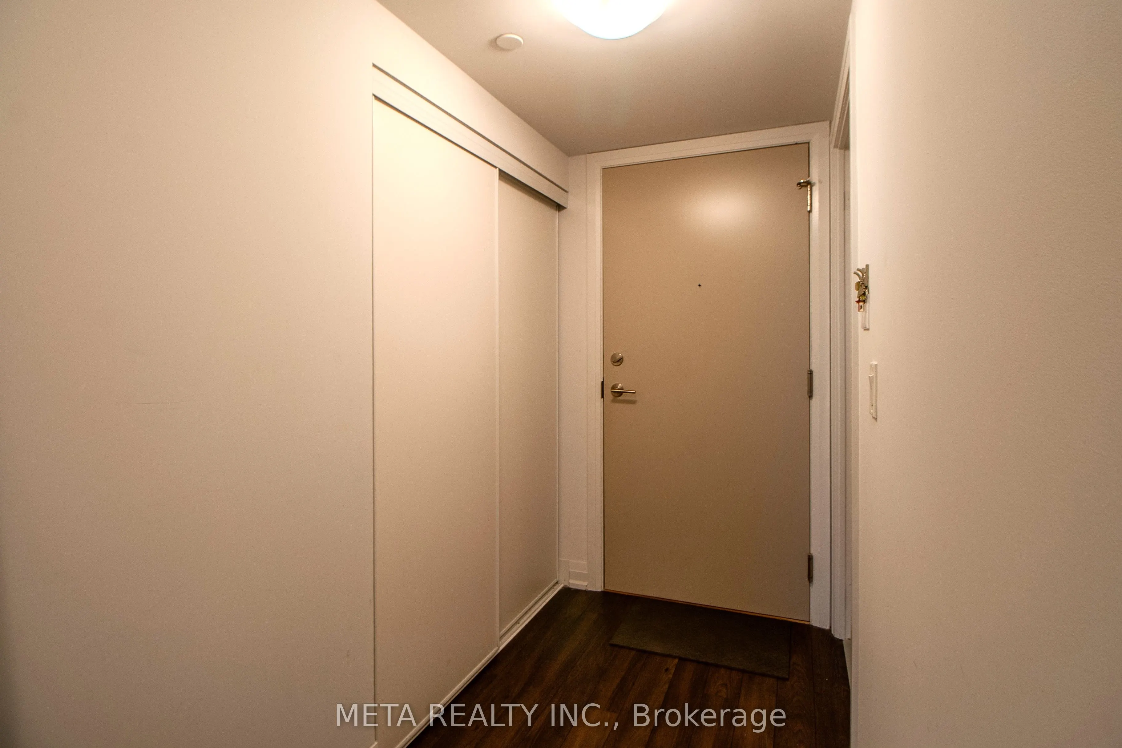 20 Meadowglen Place, #902