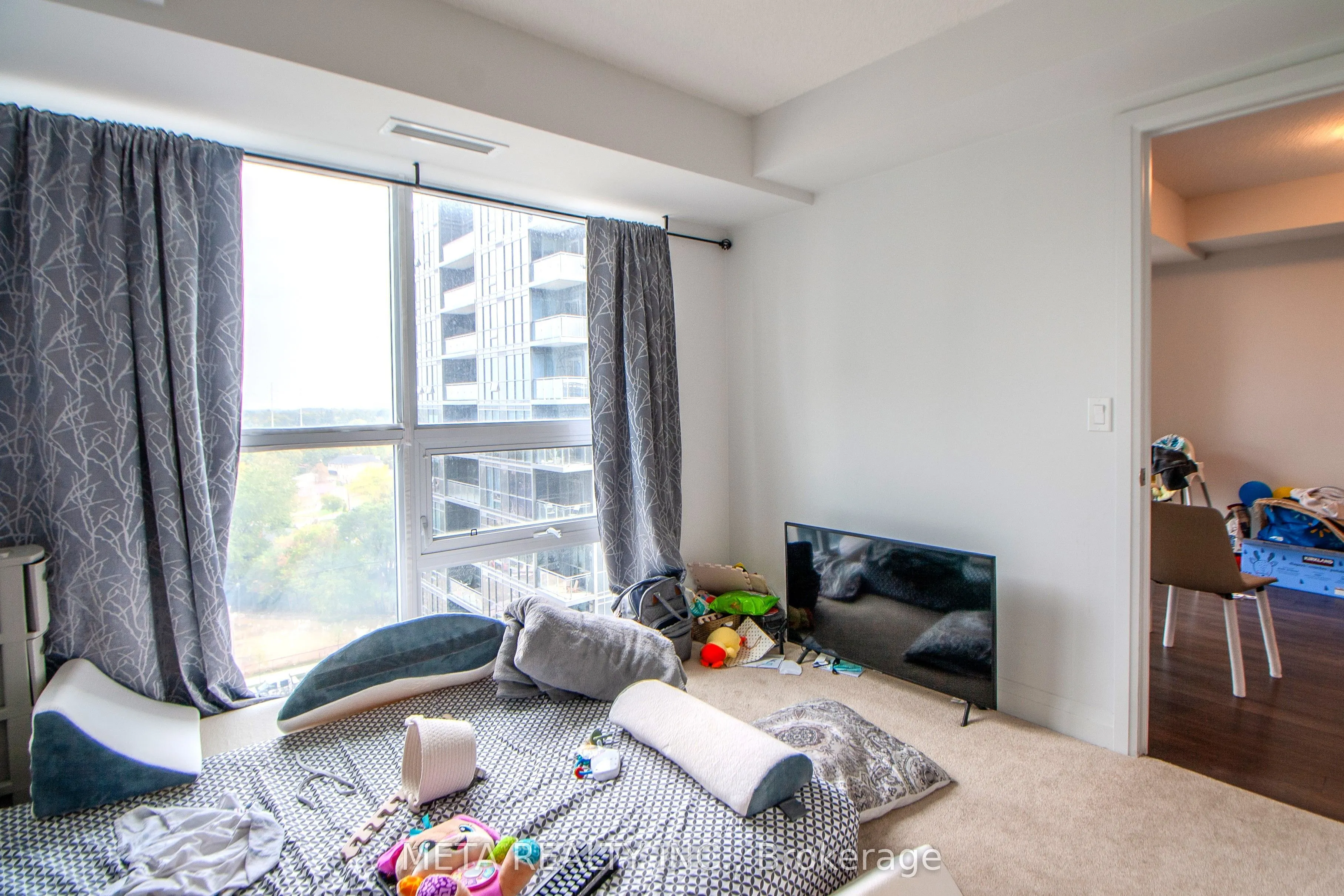 20 Meadowglen Place, #902