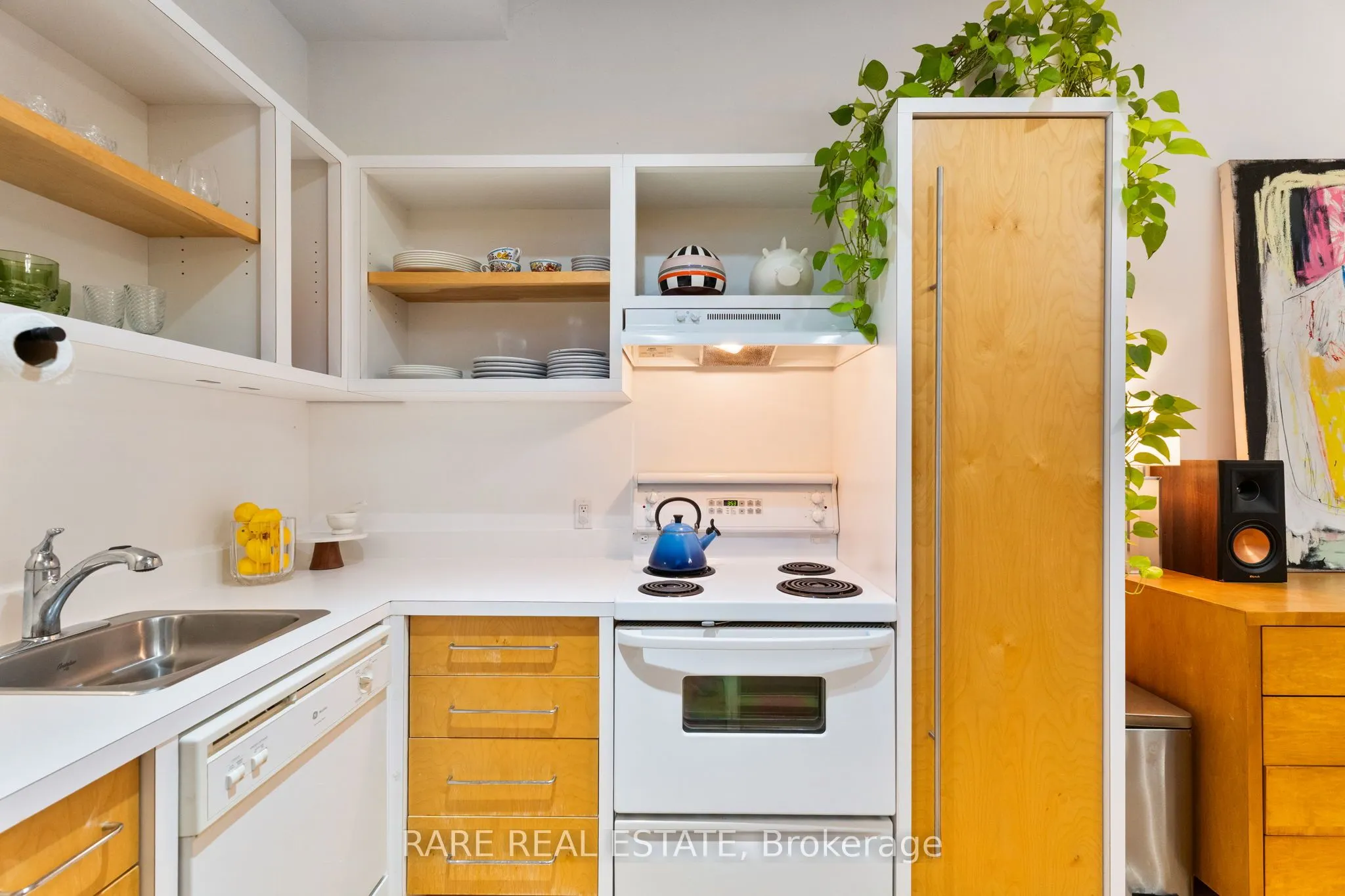 326 Carlaw Avenue