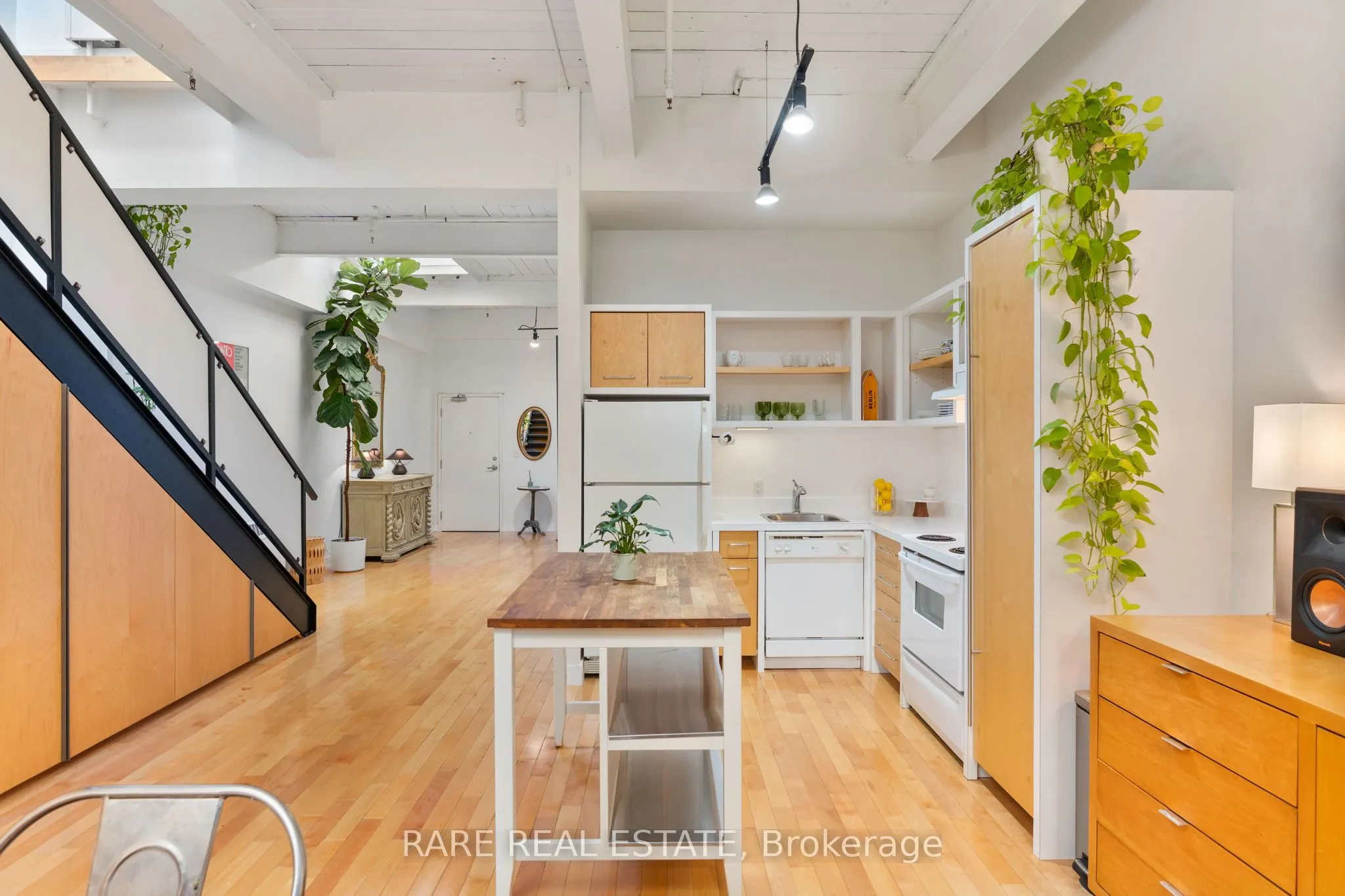 326 Carlaw Avenue