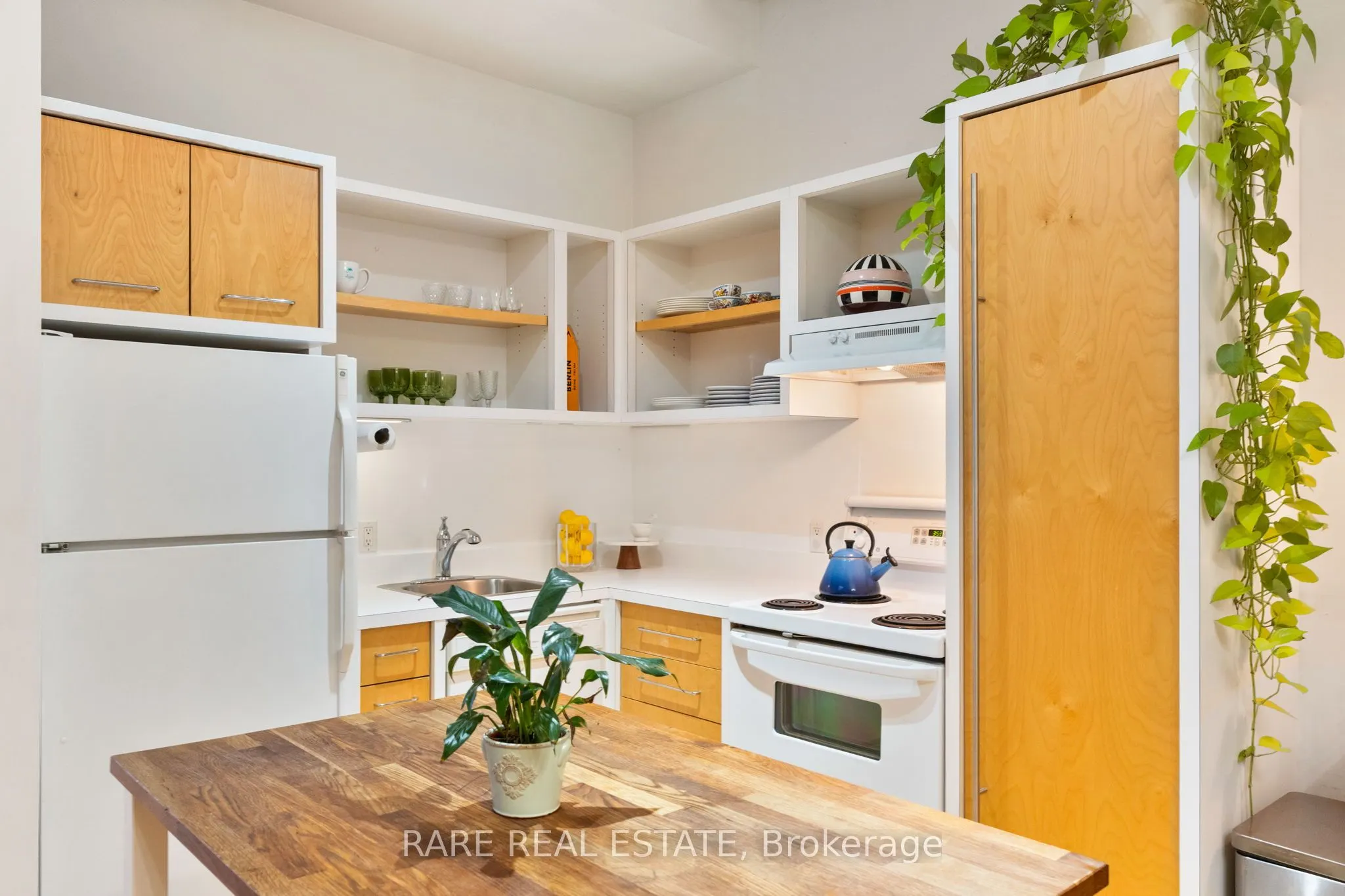 326 Carlaw Avenue