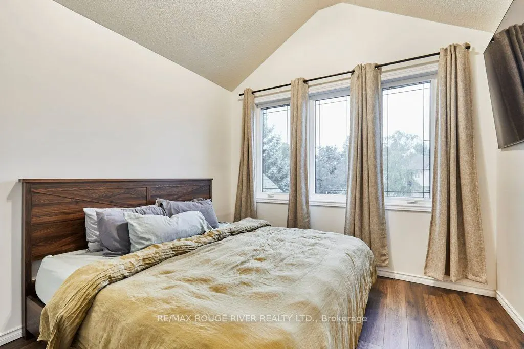 1622 Valley Ridge Crescent