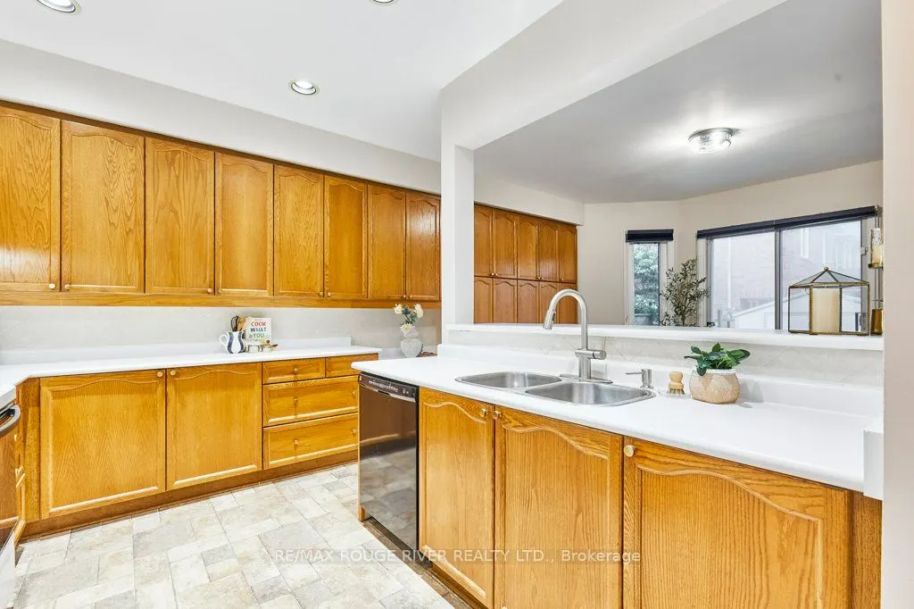 1622 Valley Ridge Crescent