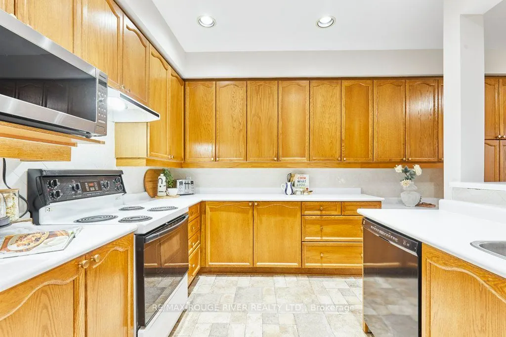 1622 Valley Ridge Crescent