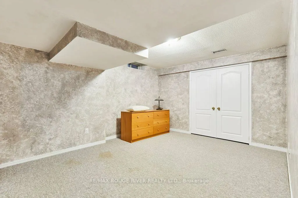 1622 Valley Ridge Crescent