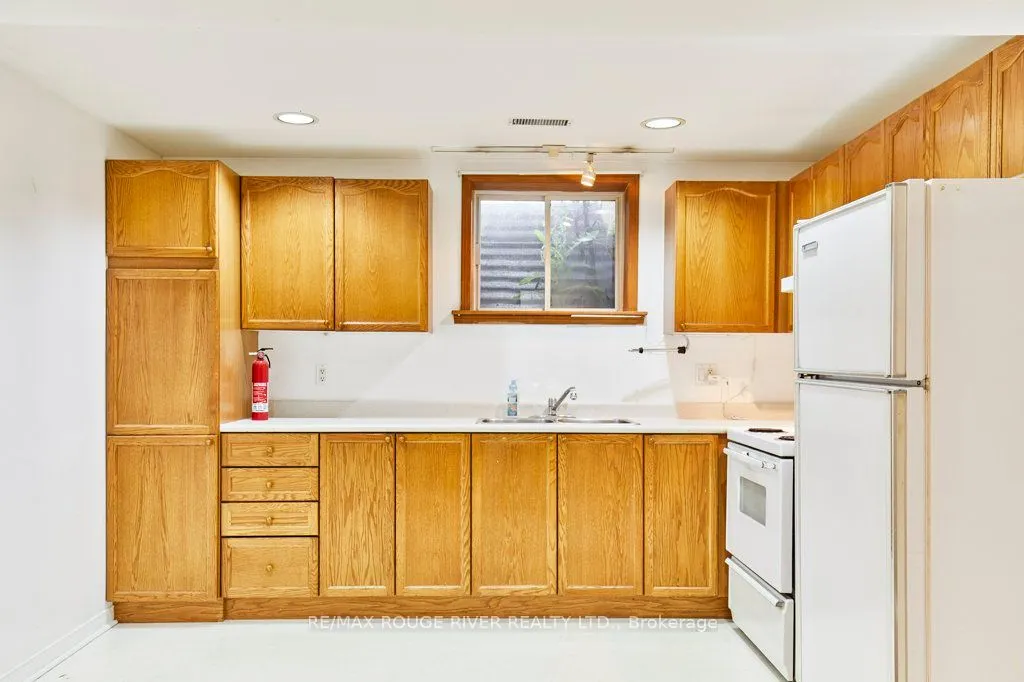 1622 Valley Ridge Crescent