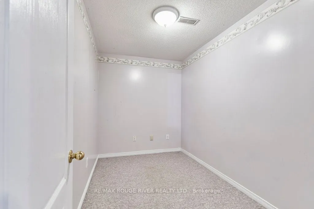 1622 Valley Ridge Crescent