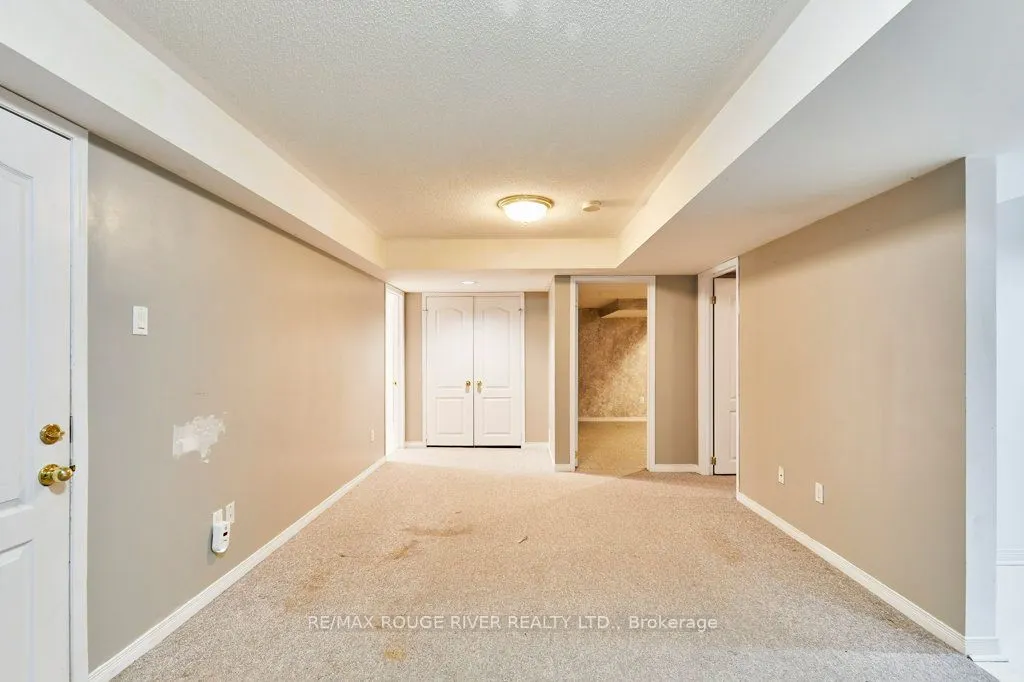 1622 Valley Ridge Crescent