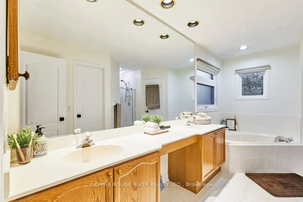 1622 Valley Ridge Crescent