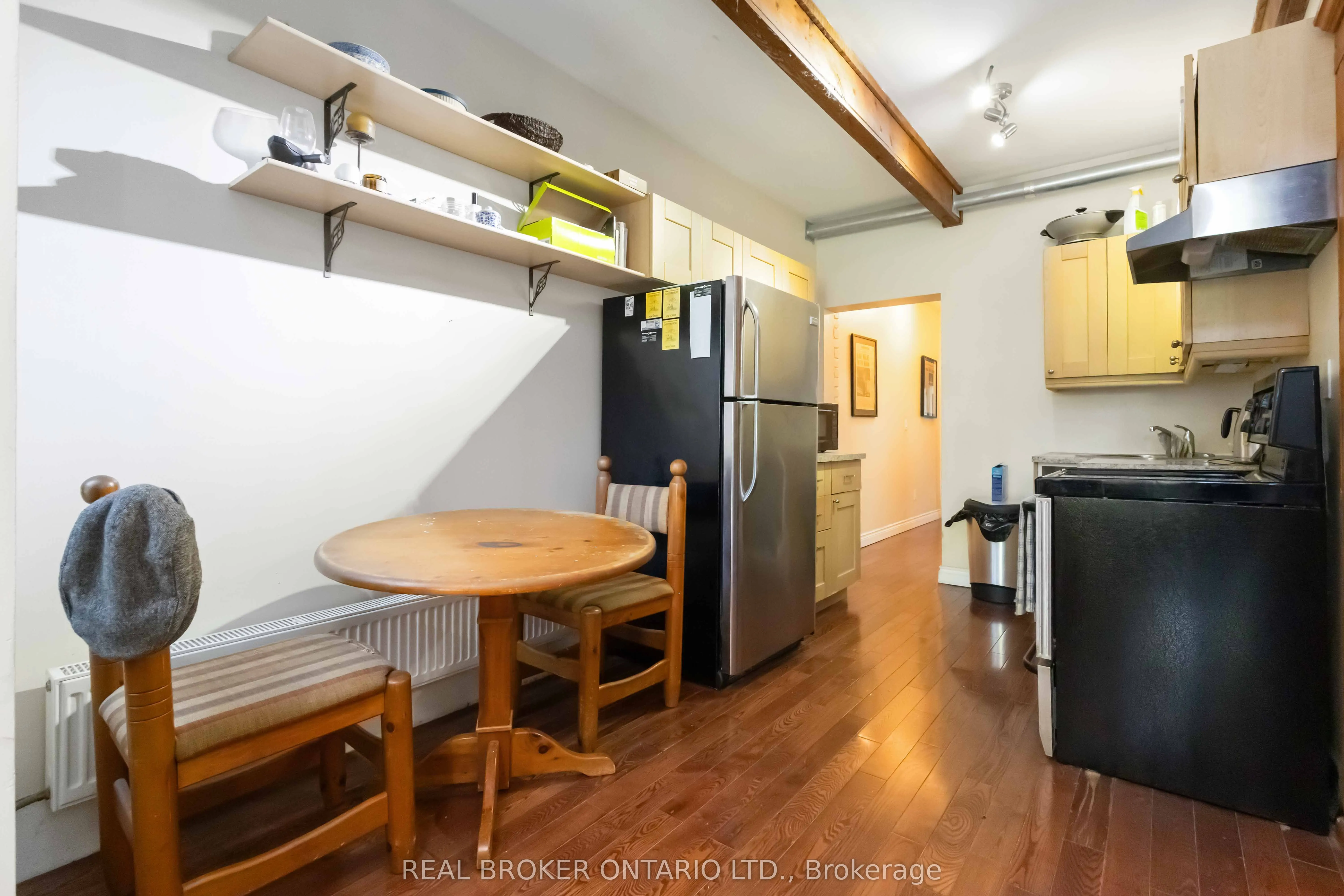 22 Curzon Street E, #Main