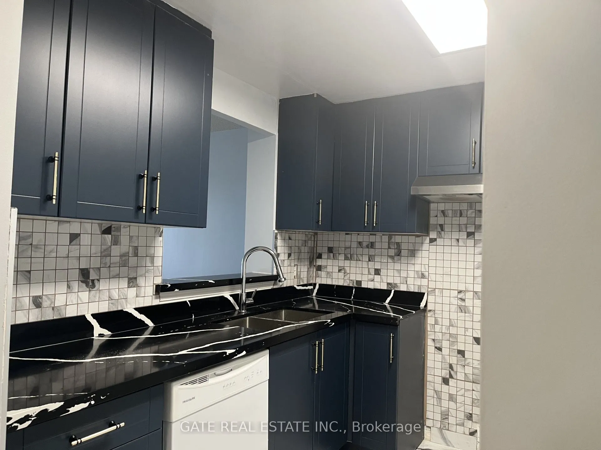 480 Mclevin Avenue, #PH8