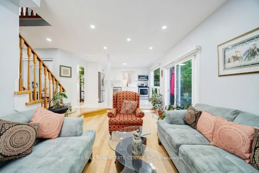48 Hettersley Drive W