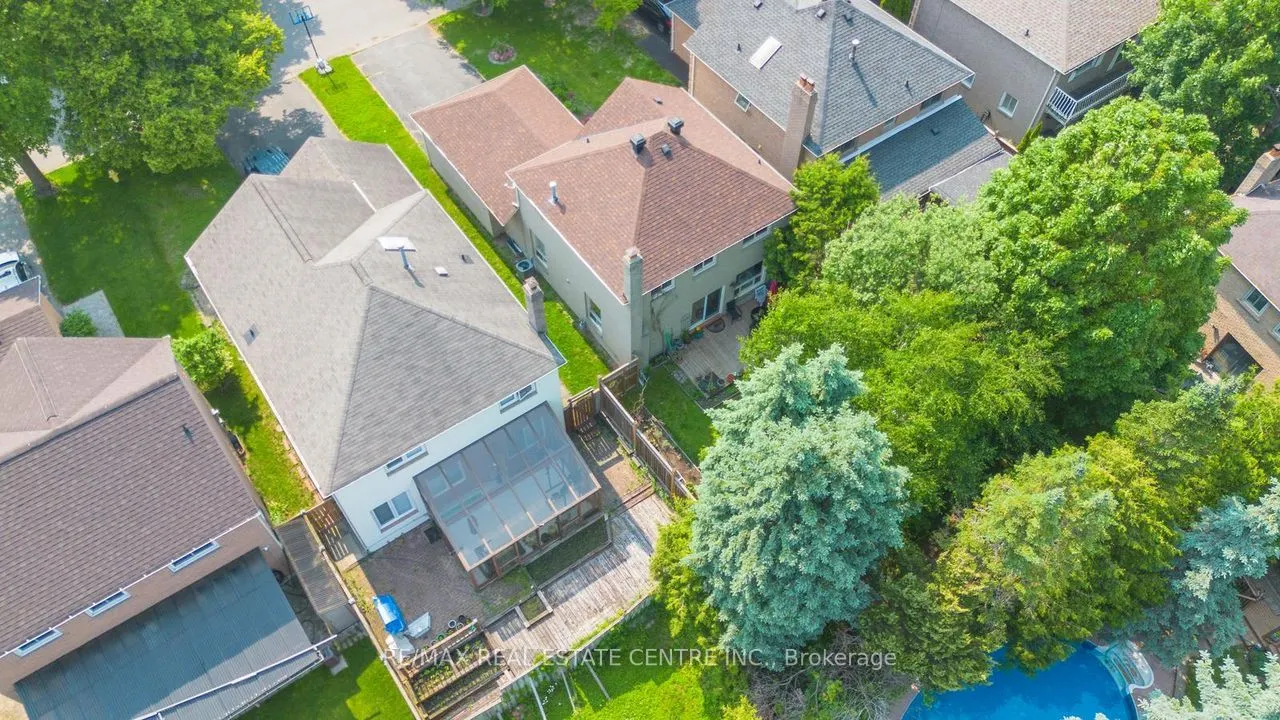 48 Hettersley Drive W