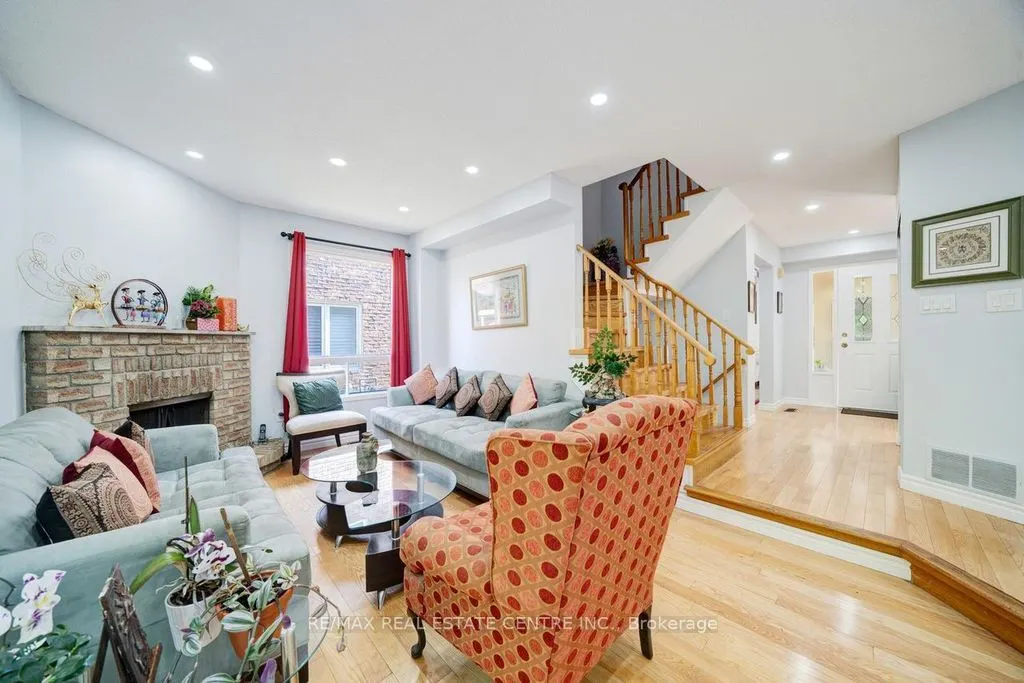 48 Hettersley Drive W