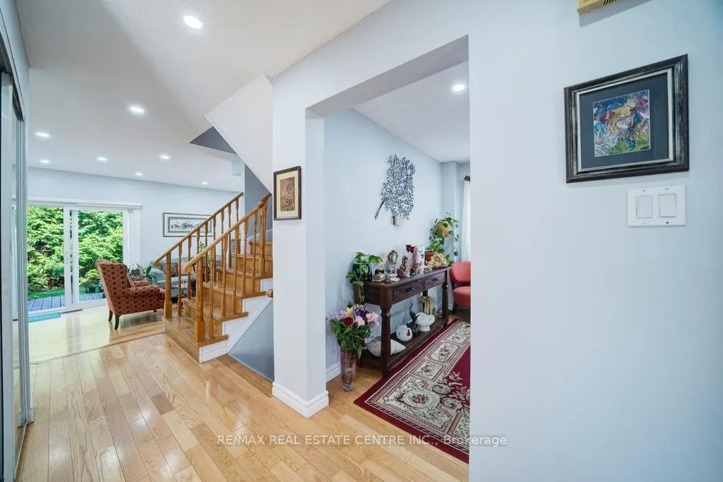 48 Hettersley Drive W
