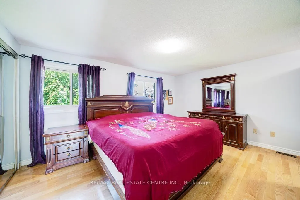 48 Hettersley Drive W