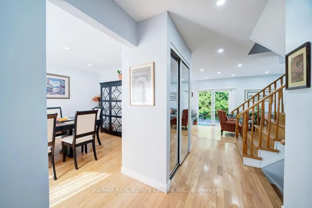 48 Hettersley Drive W