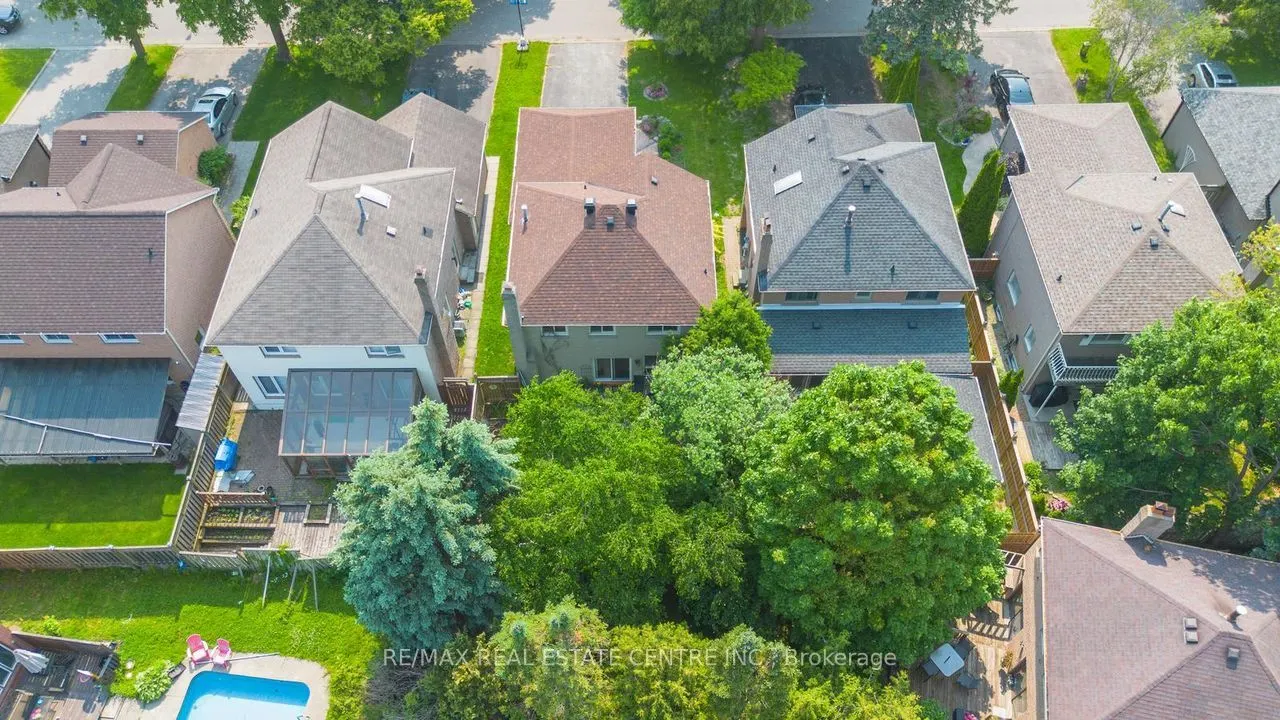 48 Hettersley Drive W