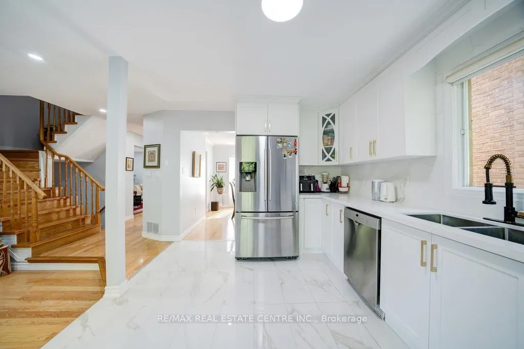 48 Hettersley Drive W