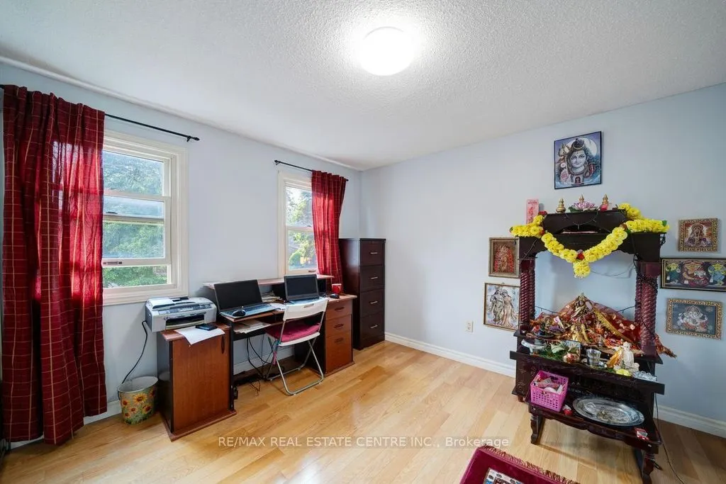 48 Hettersley Drive W