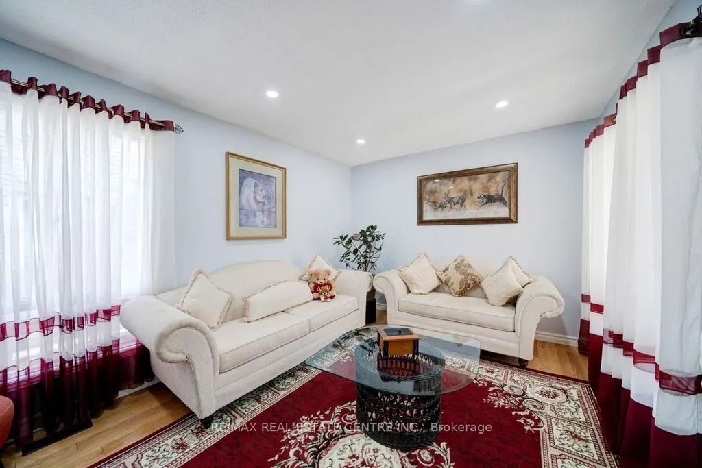 48 Hettersley Drive W