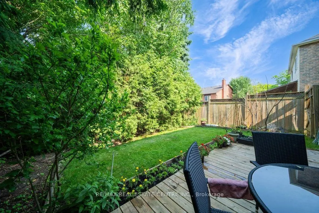 48 Hettersley Drive W