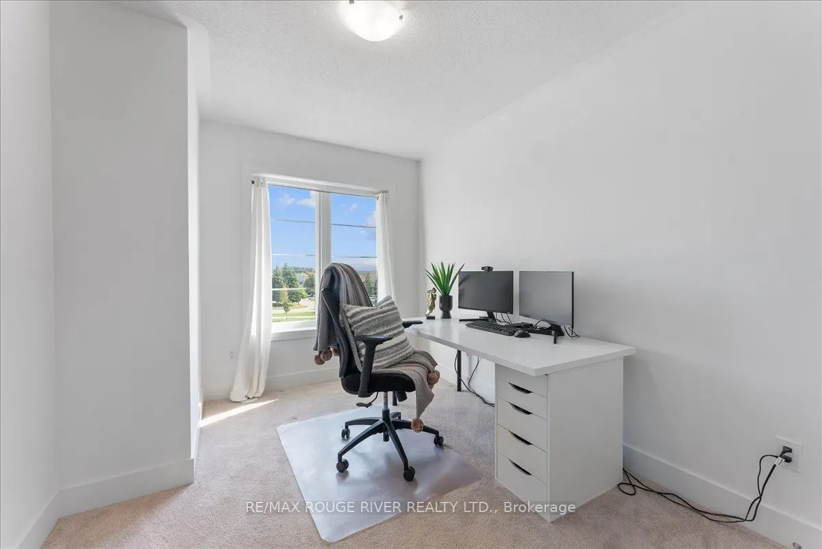 42 Elkington Crescent