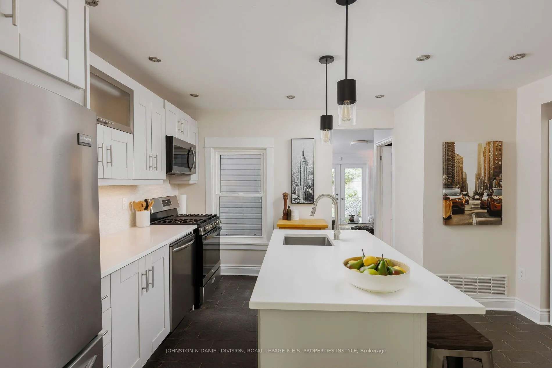 33 Redwood Avenue