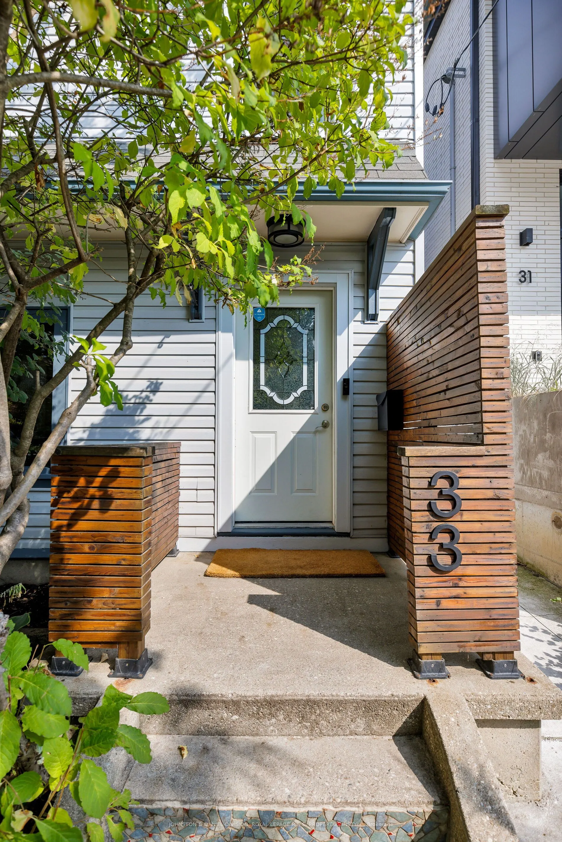33 Redwood Avenue