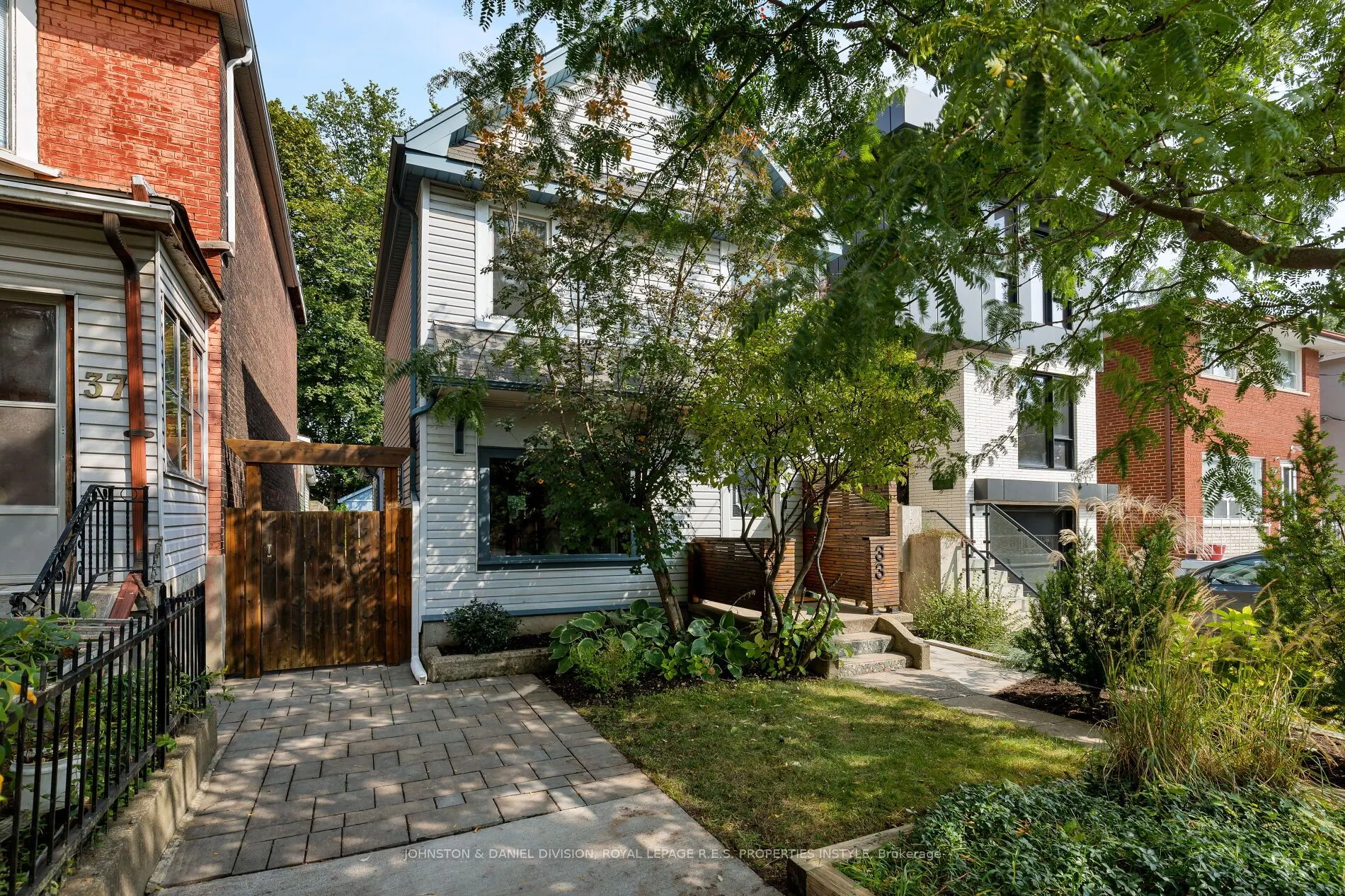33 Redwood Avenue