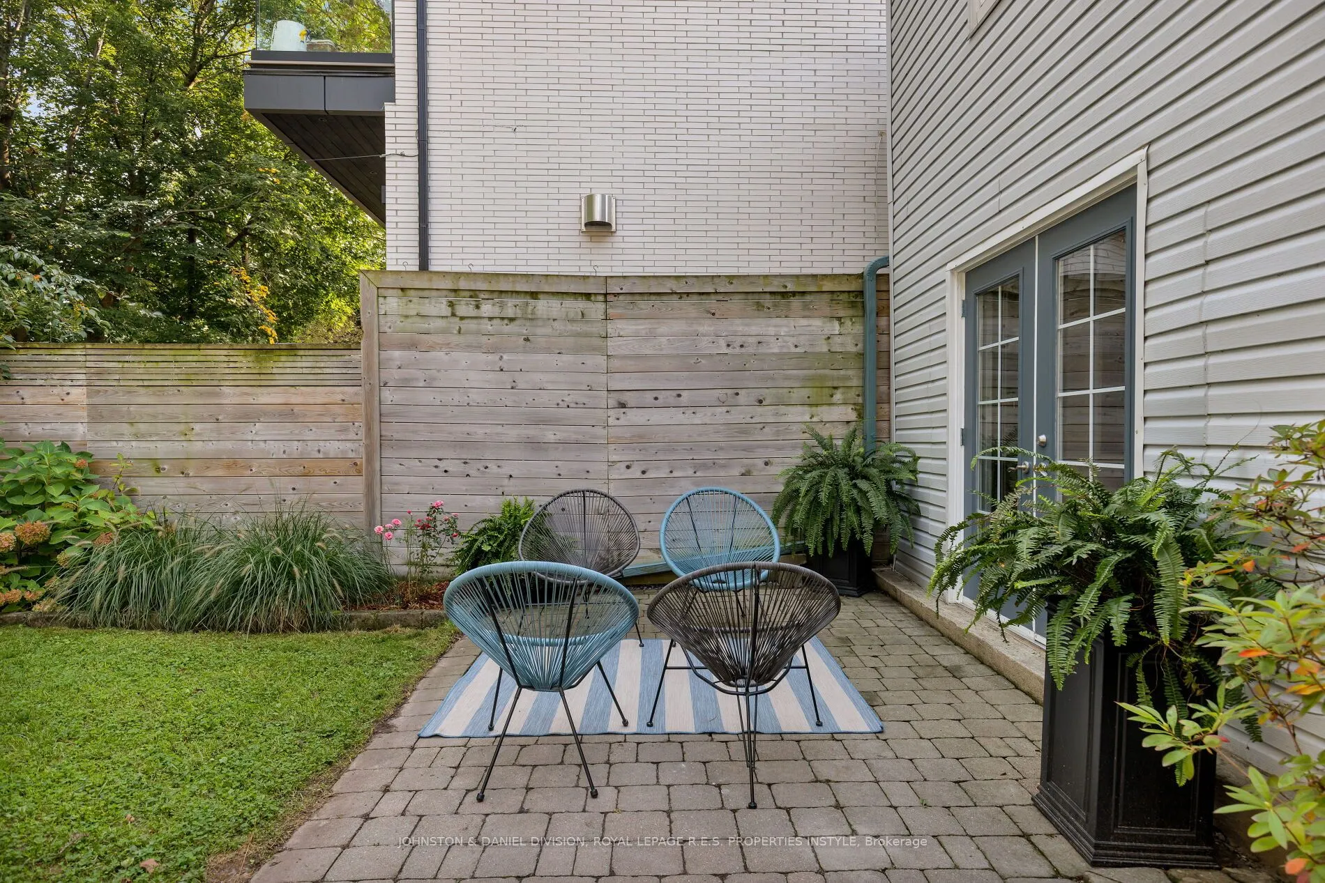 33 Redwood Avenue