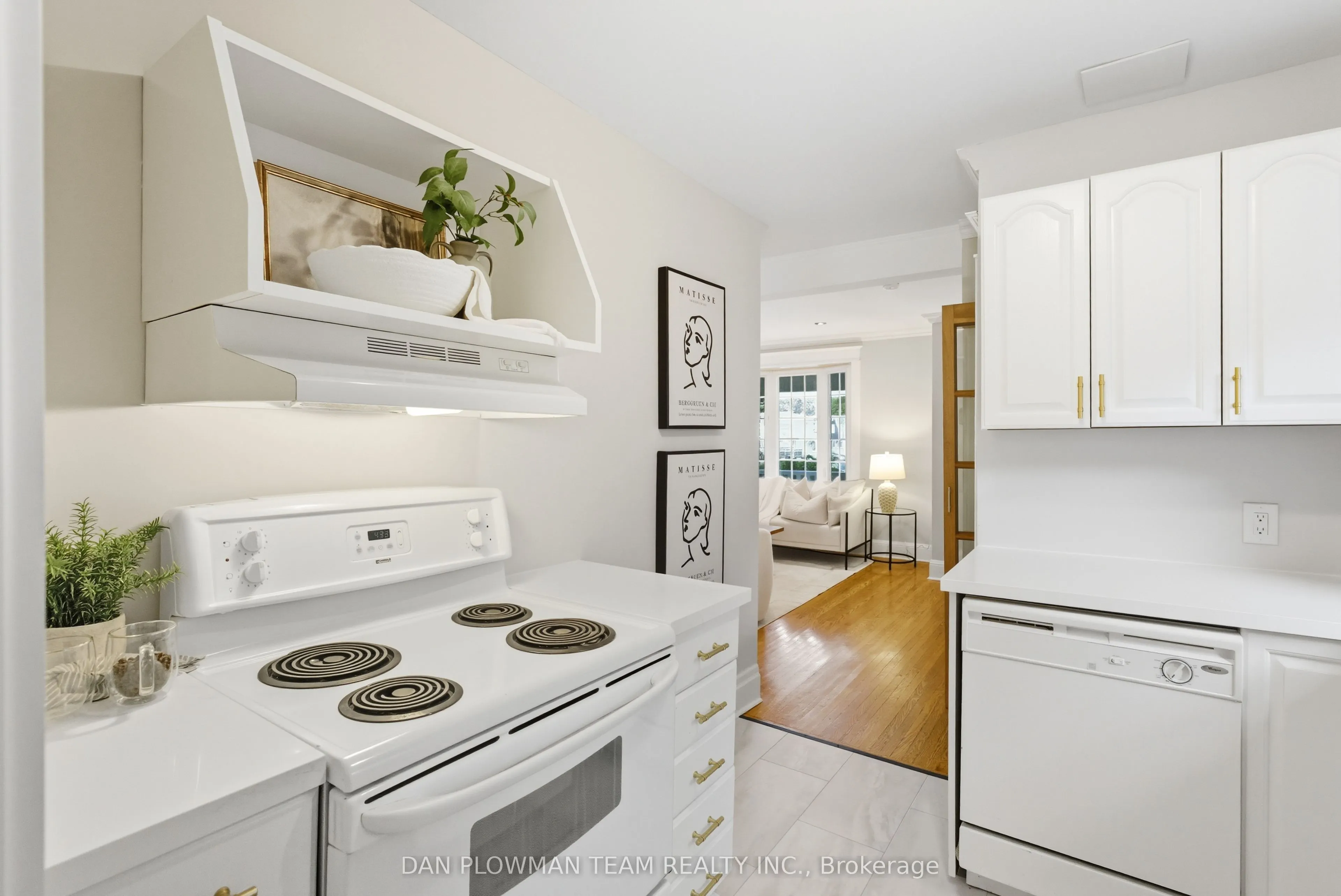 156 Roxborough Avenue