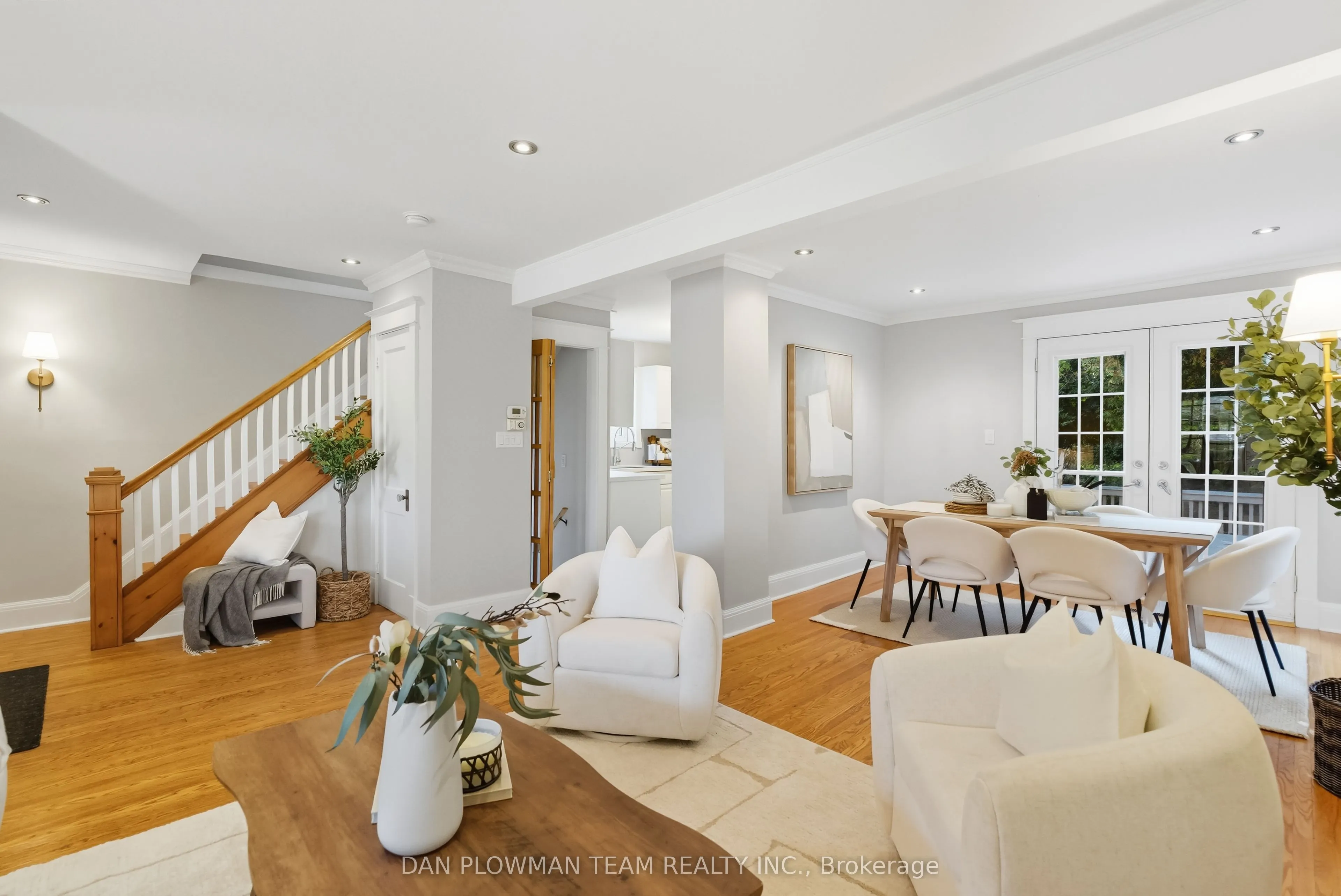 156 Roxborough Avenue