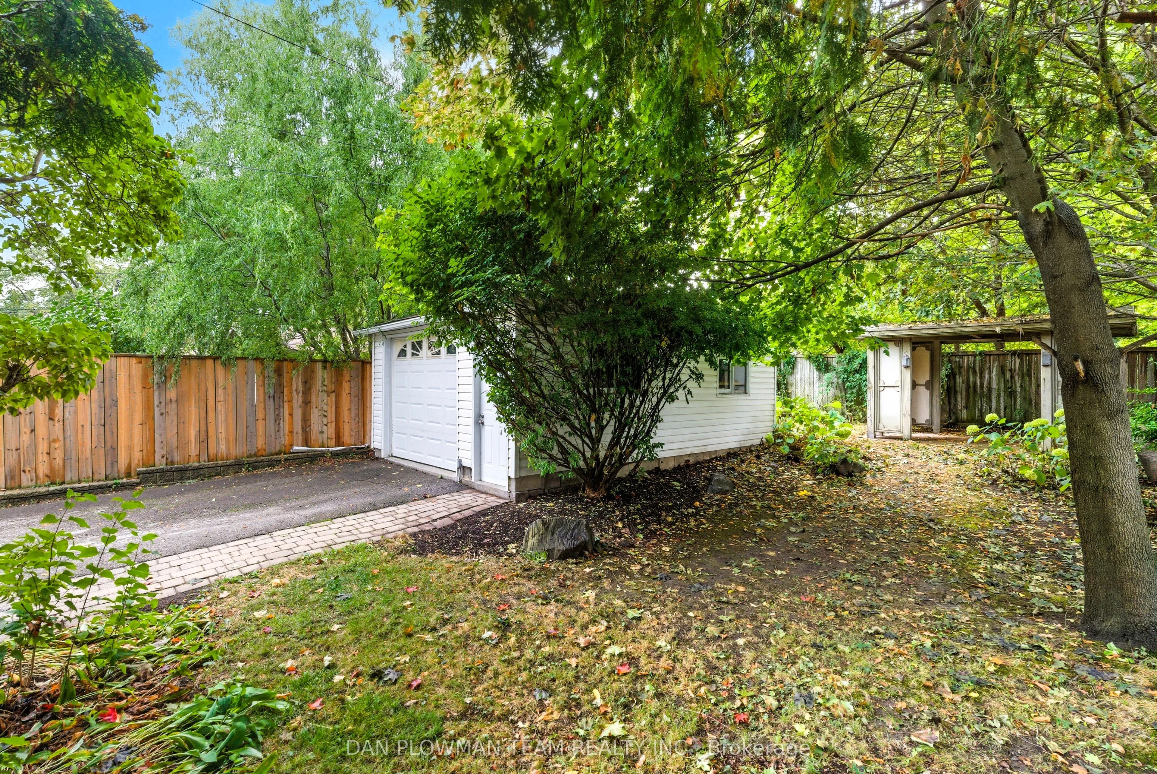 156 Roxborough Avenue