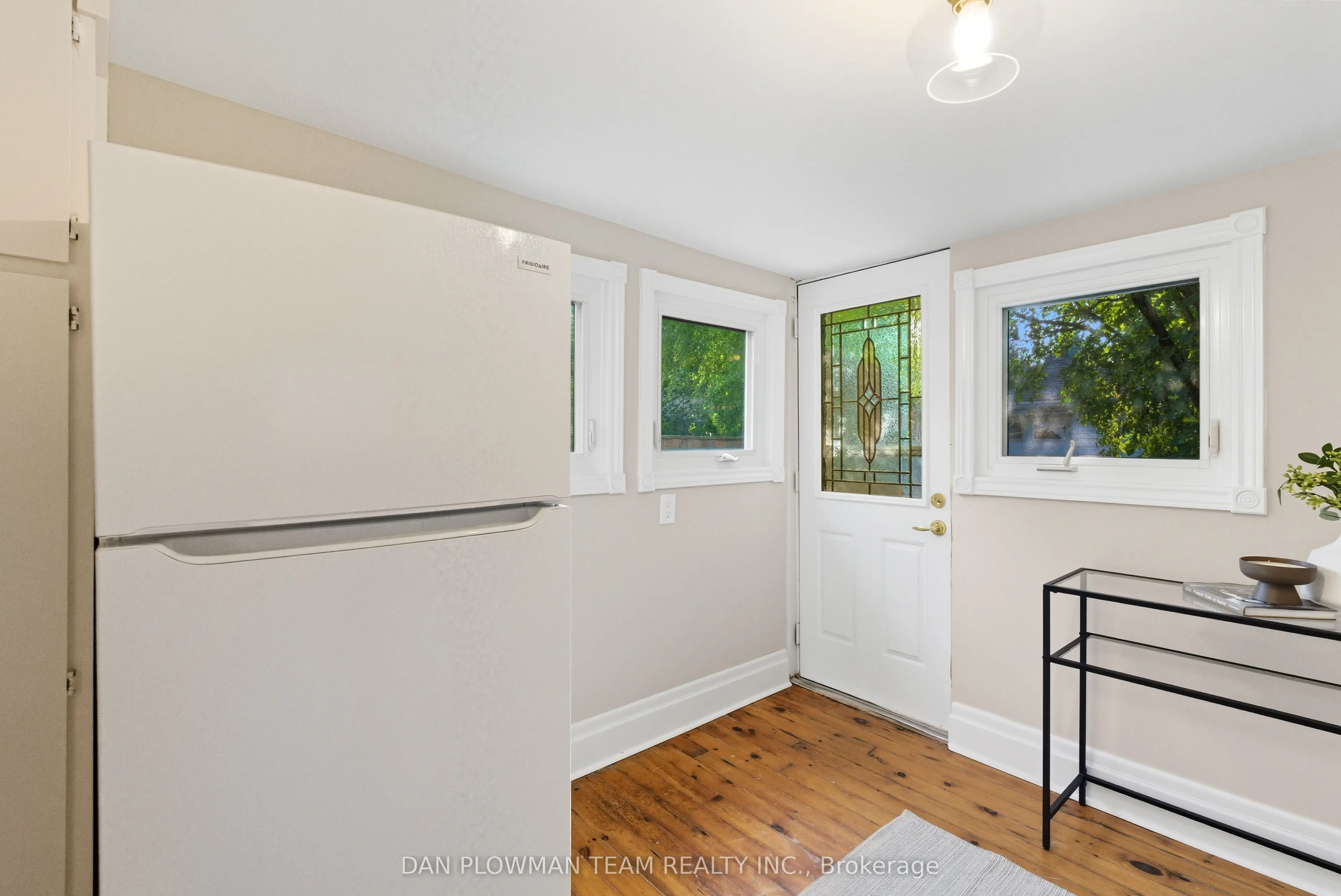 156 Roxborough Avenue