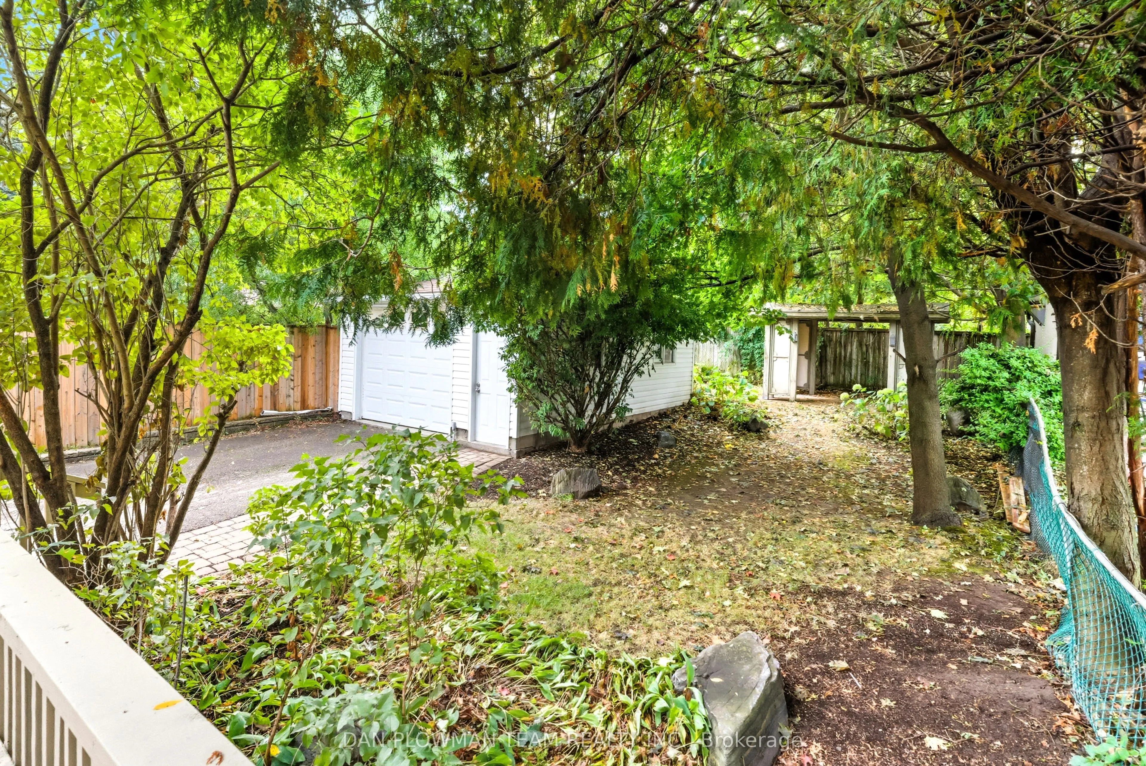 156 Roxborough Avenue
