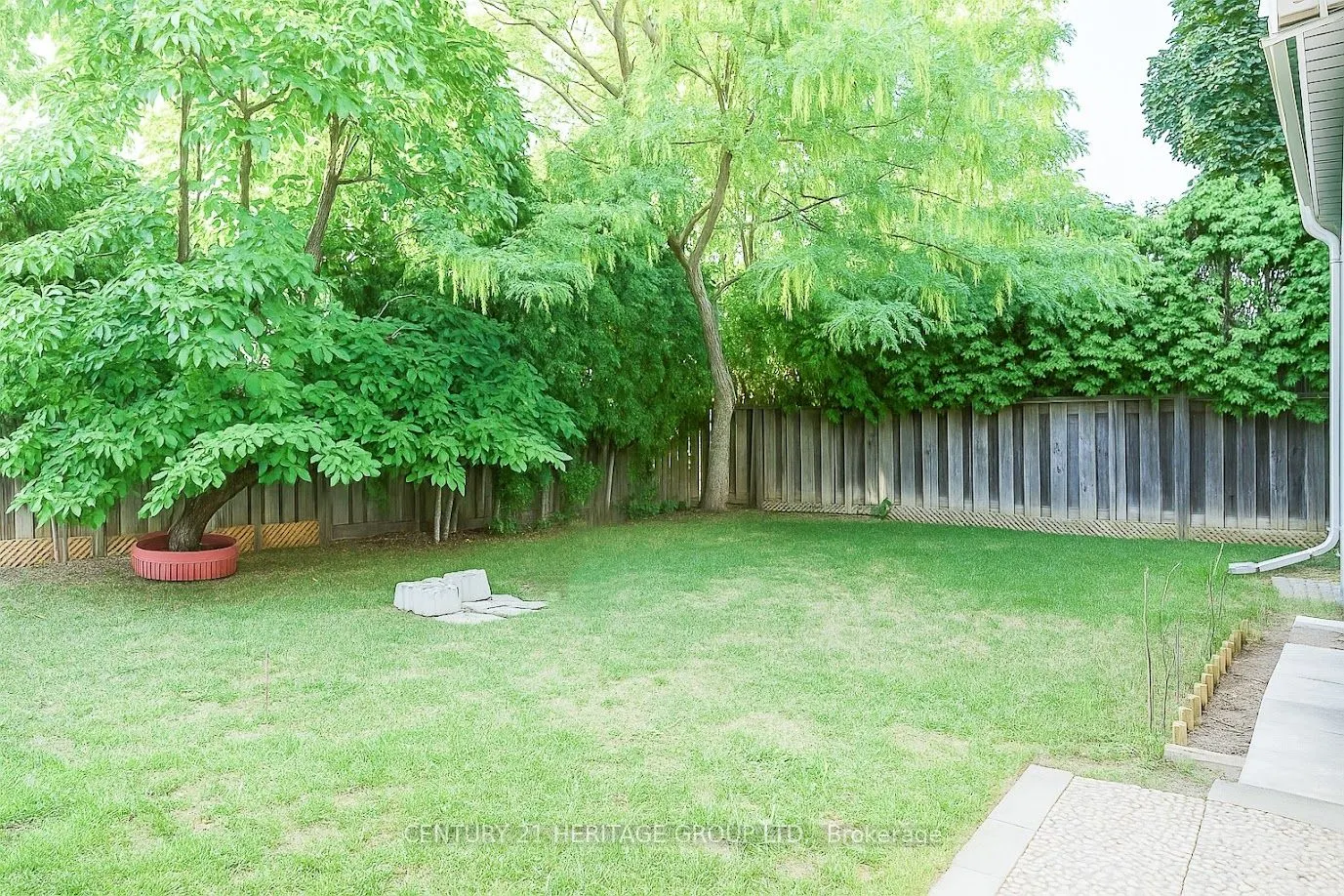 824 Thornton Road N