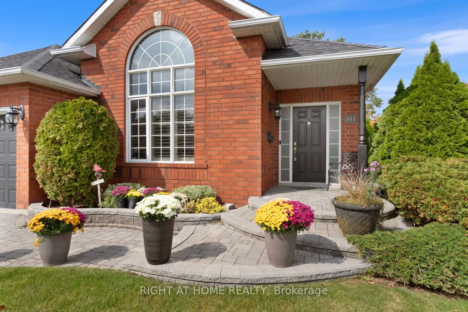 311 Waterbury Crescent