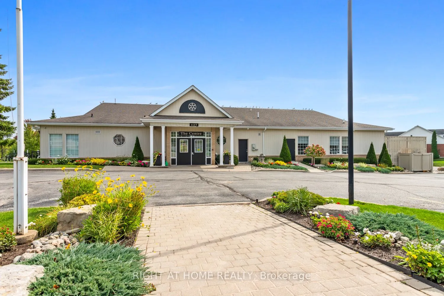 311 Waterbury Crescent