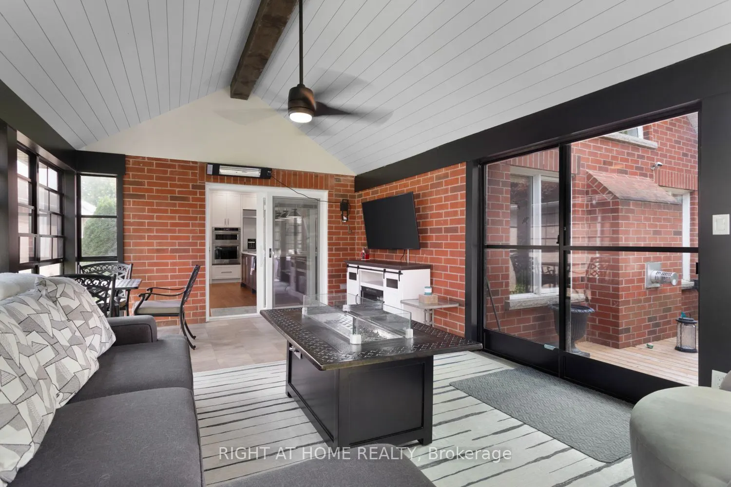 311 Waterbury Crescent