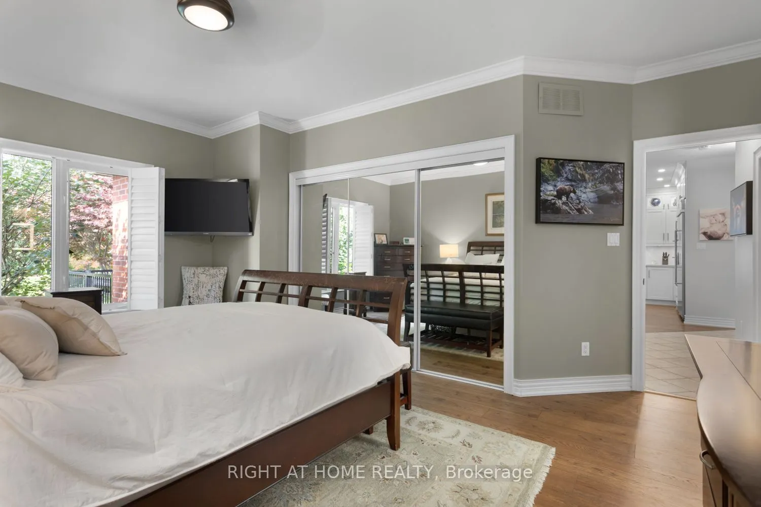 311 Waterbury Crescent