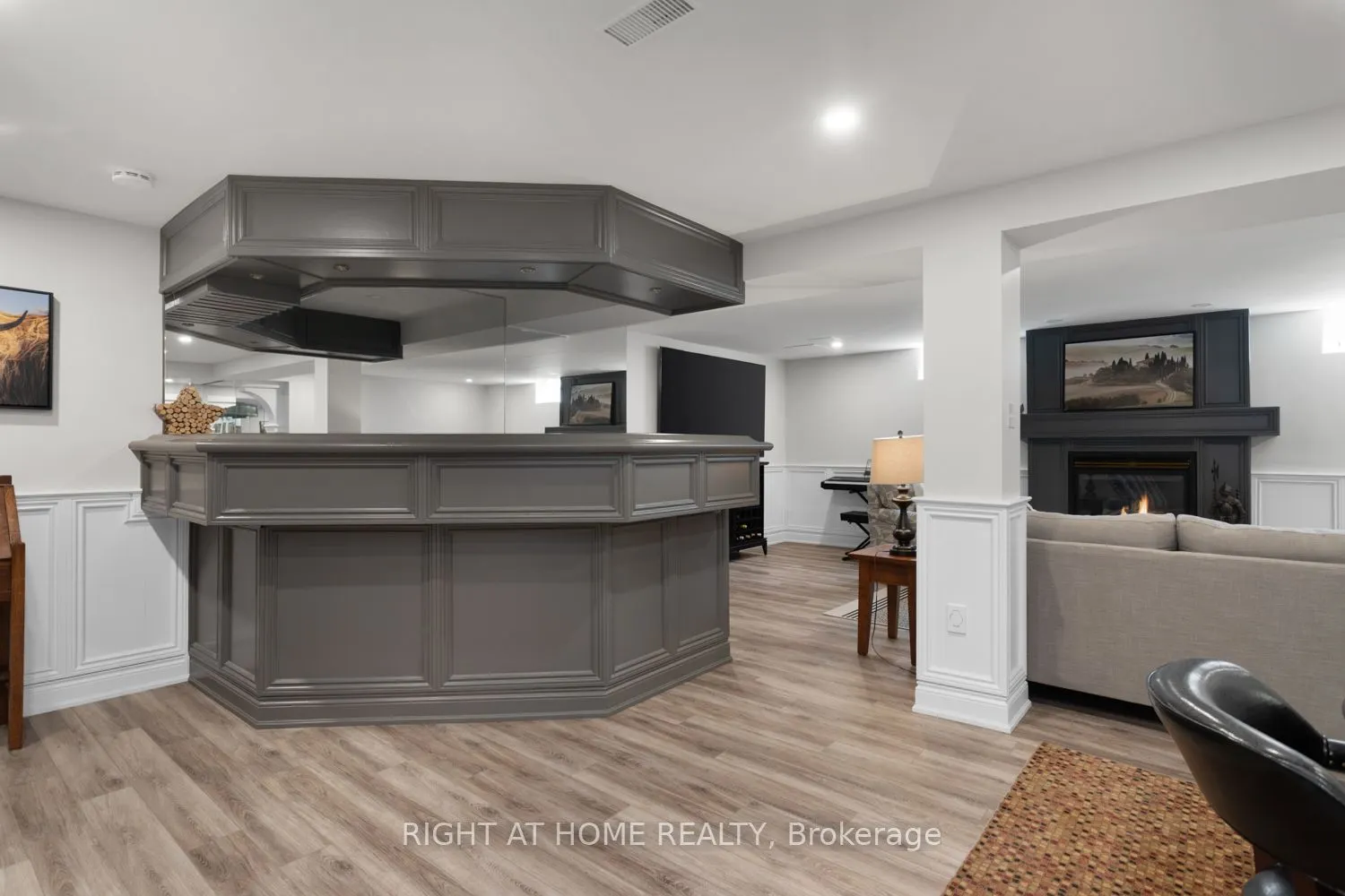 311 Waterbury Crescent