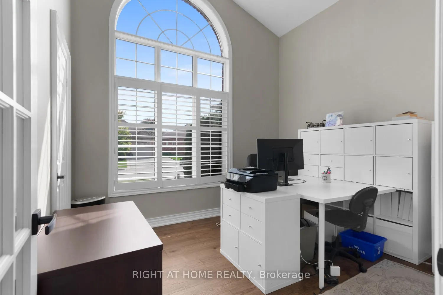 311 Waterbury Crescent