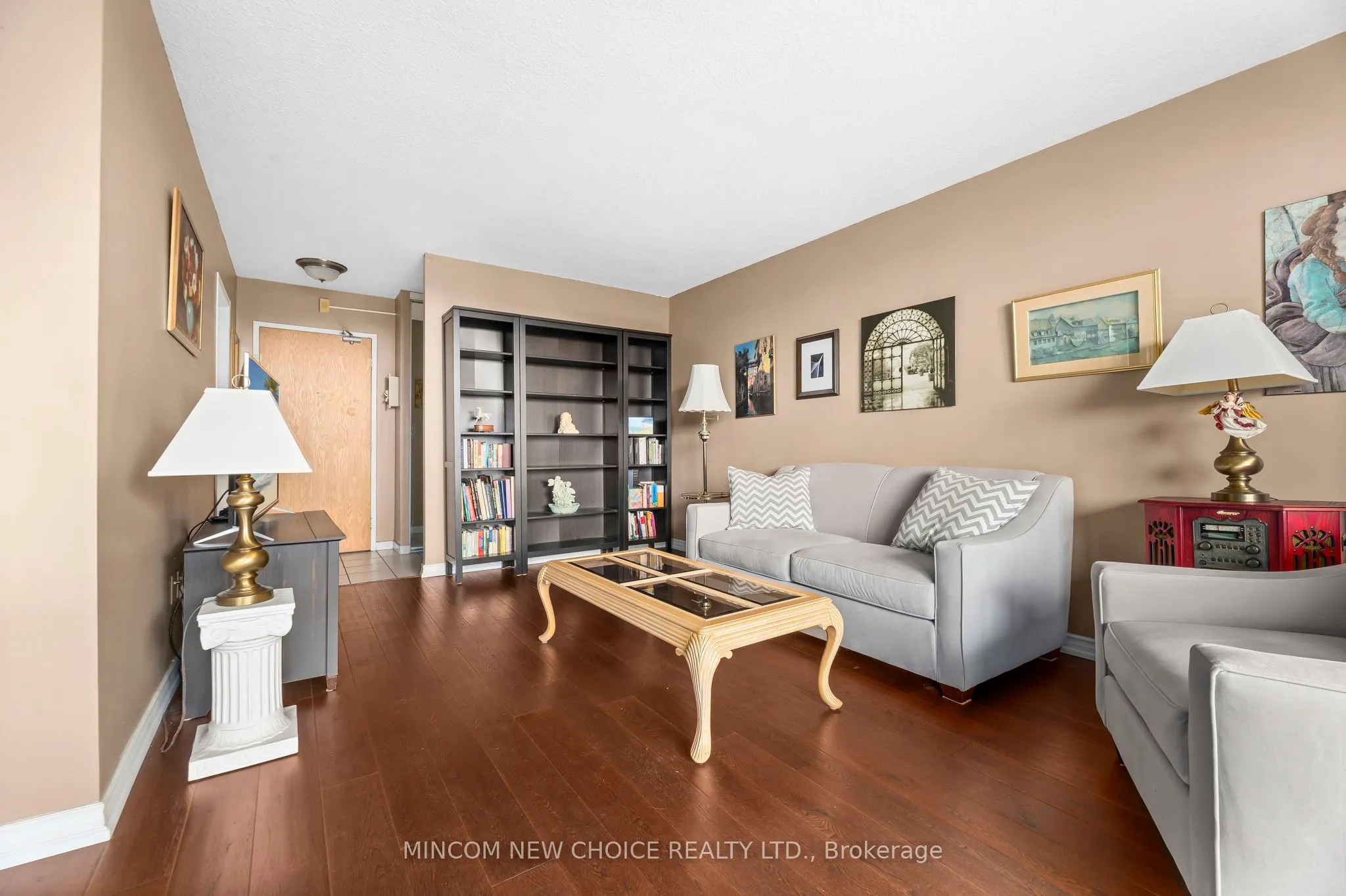 92 Church Street S, #411
