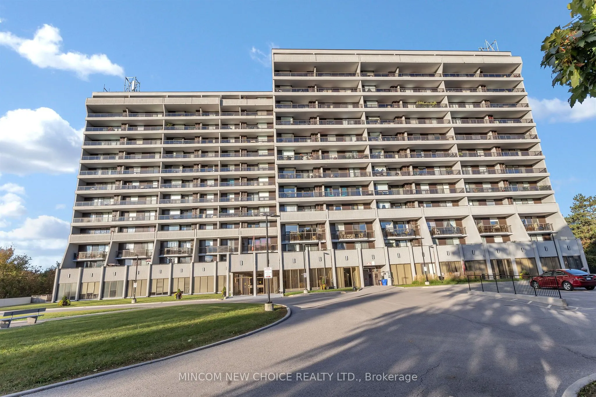 92 Church Street S, #411