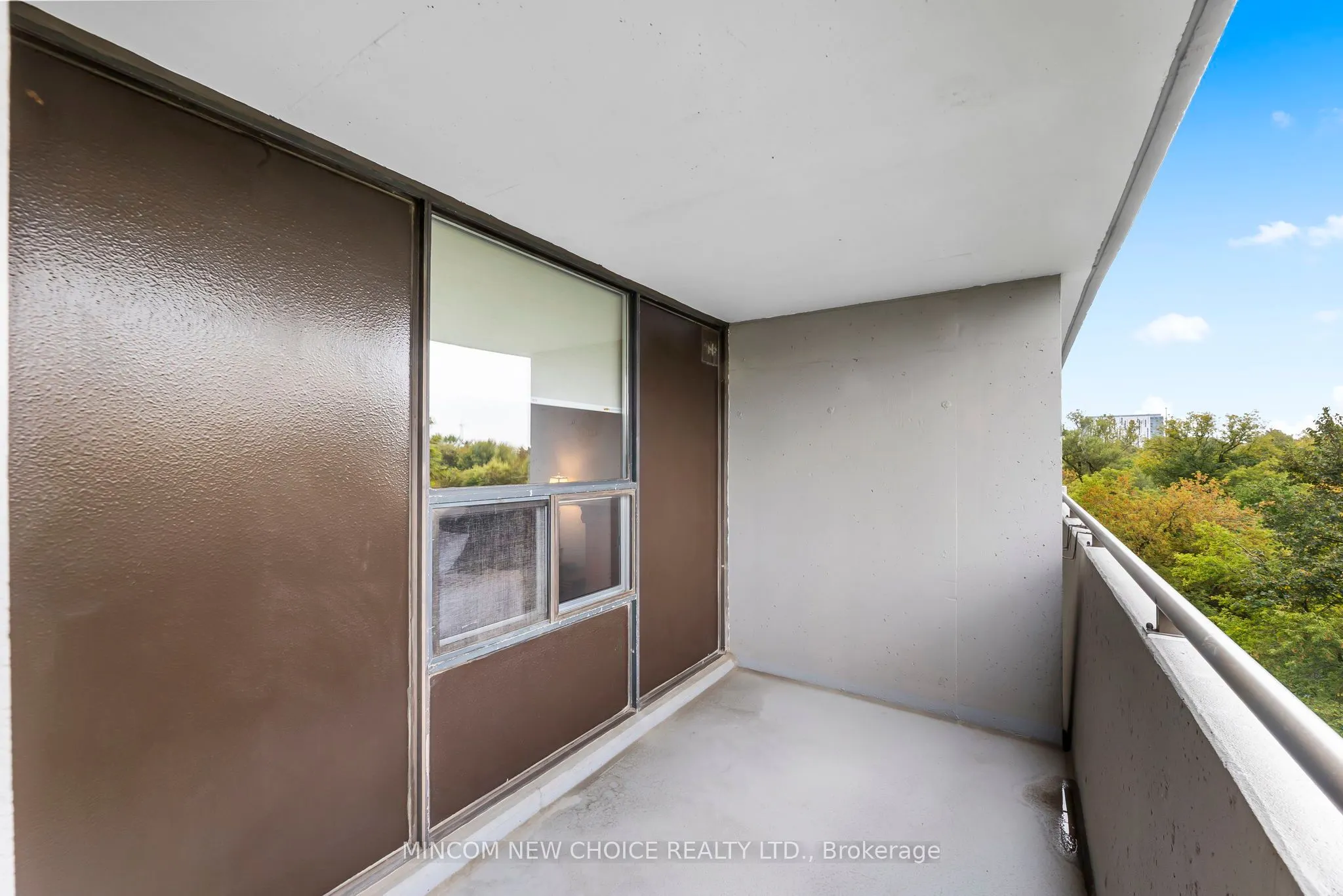 92 Church Street S, #411