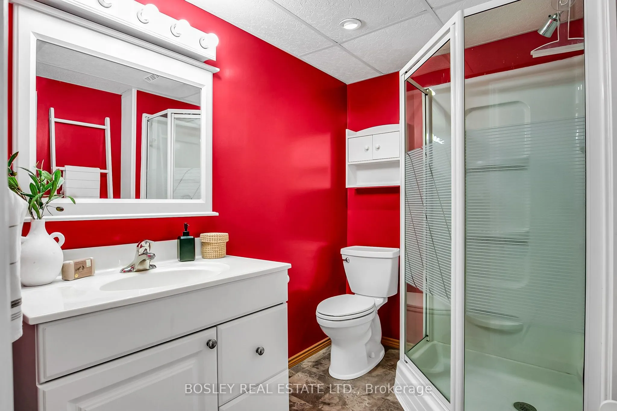 769 Lochness Crescent