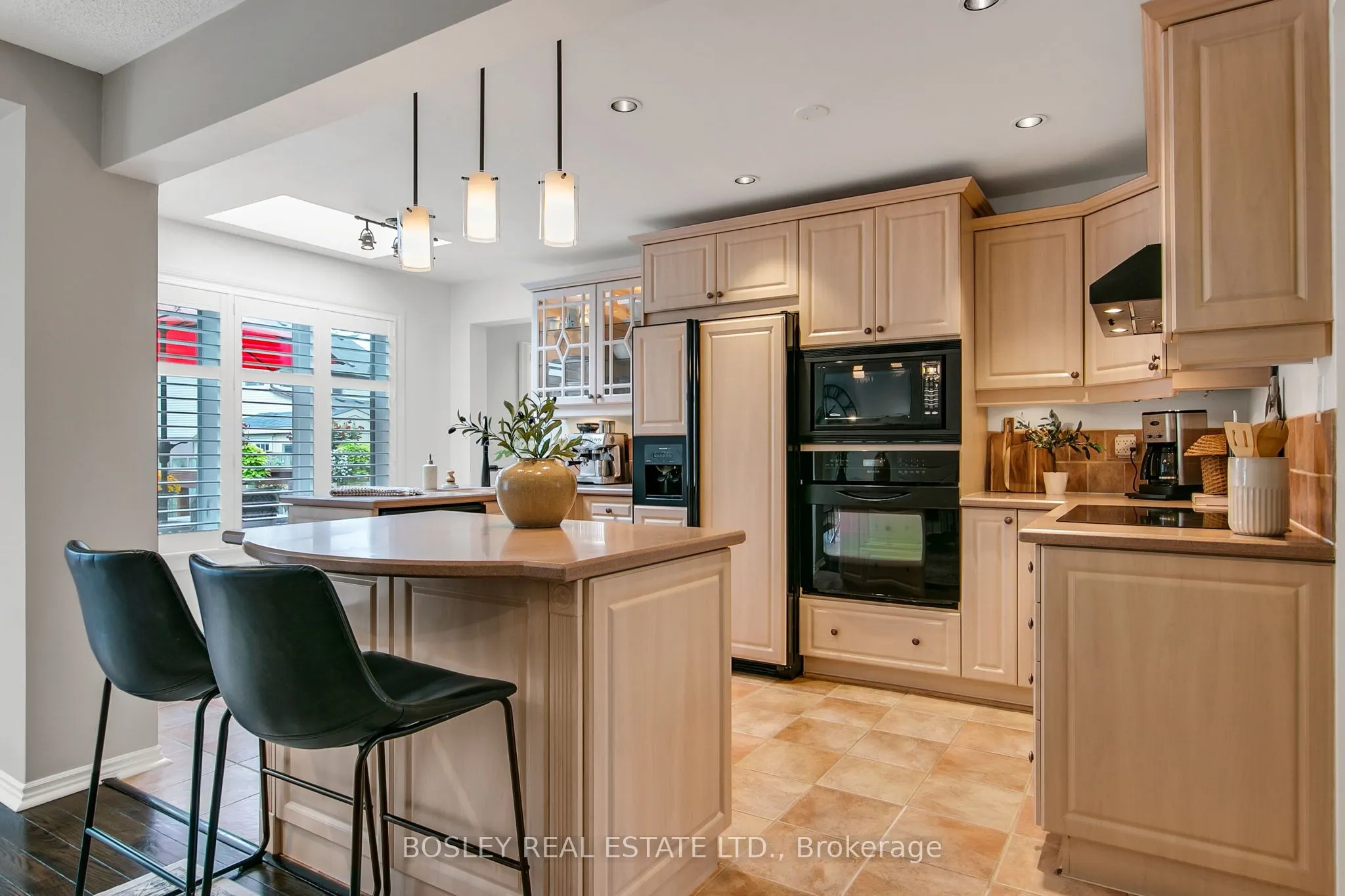 769 Lochness Crescent