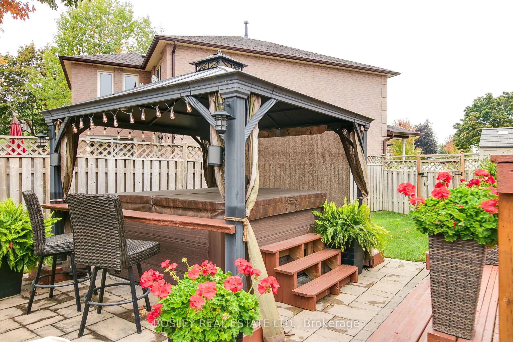 769 Lochness Crescent