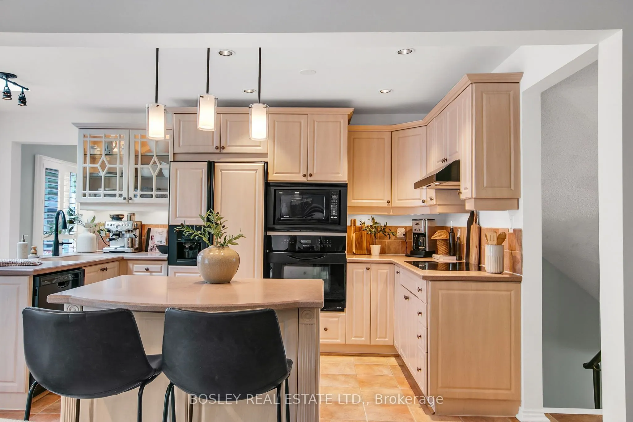 769 Lochness Crescent